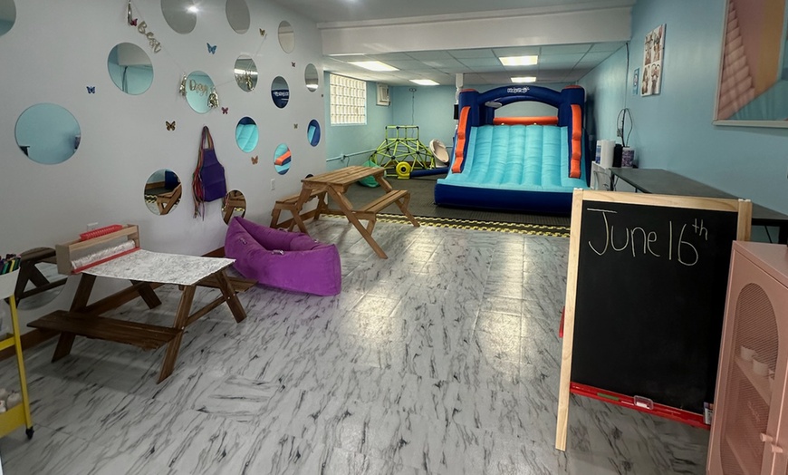 Image 3: Explore the Indoor Play Area for 1 or 2-Hours of Fun and Creativity