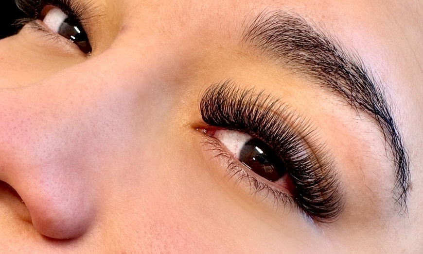 Image 3: Full Set Eyelash Extension with Brow Tint, Complimentary Aftercare Kit