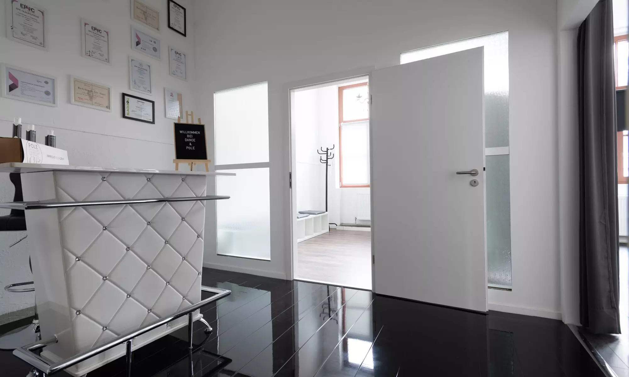 1 oder 3 Pole-Dance-Probestunden für 1 oder 2 Personen