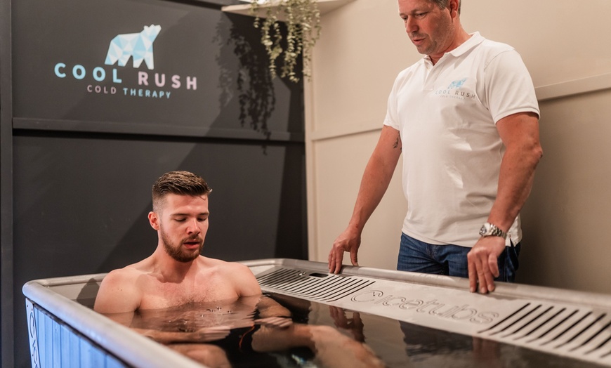 Image 9: Energieke ijsbad ervaring met ademcoaching: solo- of duo-sessie