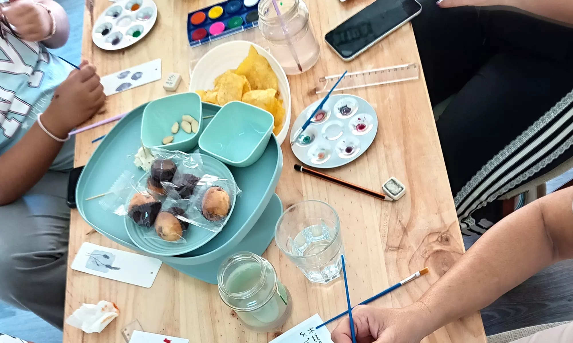 Taller de acuarela de 2h con picoteo para 1, 2 o 4 personas