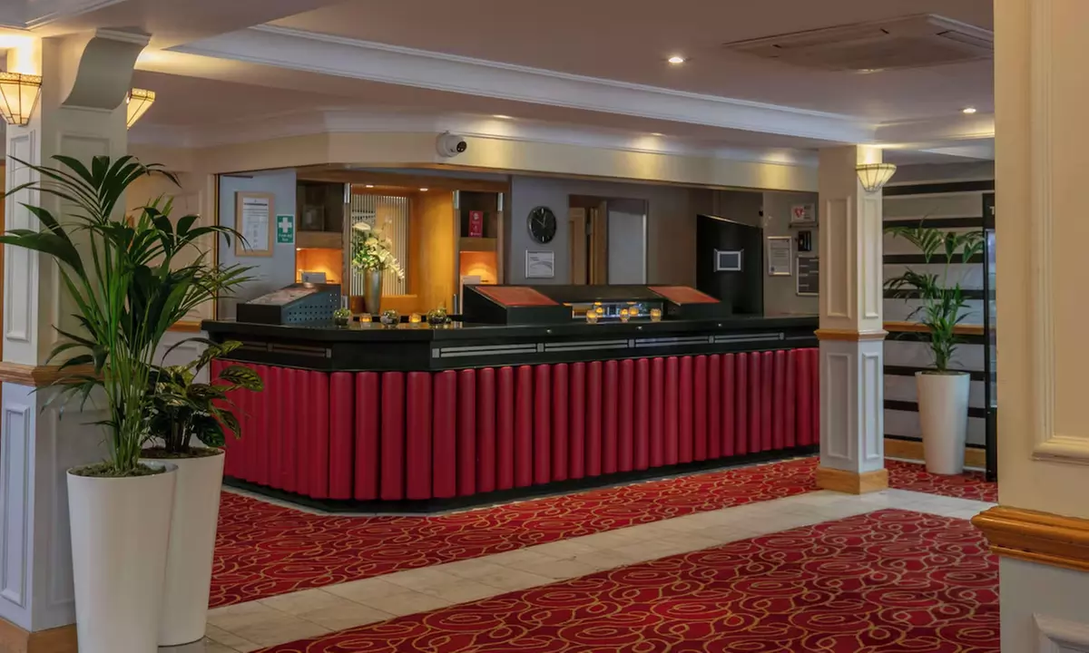 Merseyside, Liverpool: Stay with Breakfast, Spa Treatment & Dinner