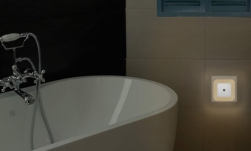 Image 4: Luz nocturna LED automática con tono cálido