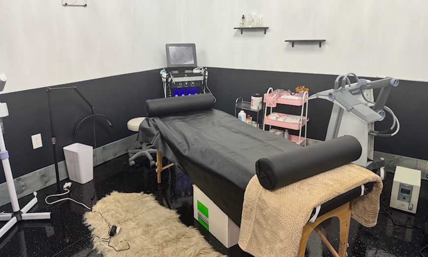 Image 2: Refresh w/ a 60-Minute Swedish or Deep Tissue Massage w/ Aromatherapy