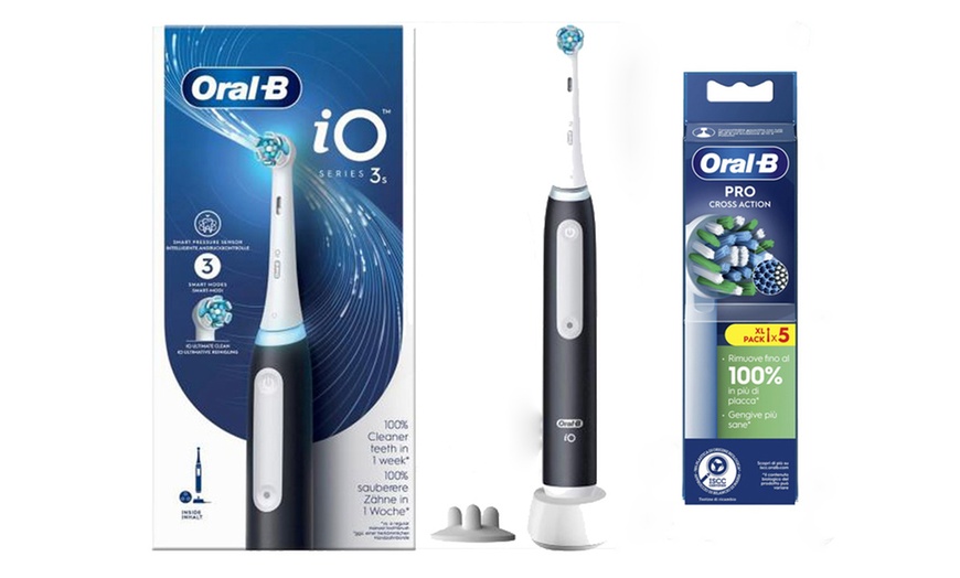 Image 6: Brosse à dent électrique Oral-B avec 5 ou 10 têtes de brosses