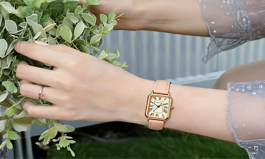 Image 3: Montre femme au design rétro chic