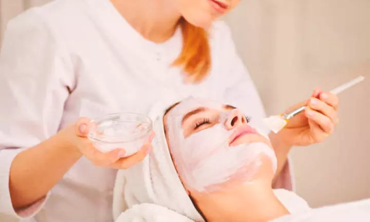 1 o 2 sesiones de peeling rejuvenecedor de vitamina C