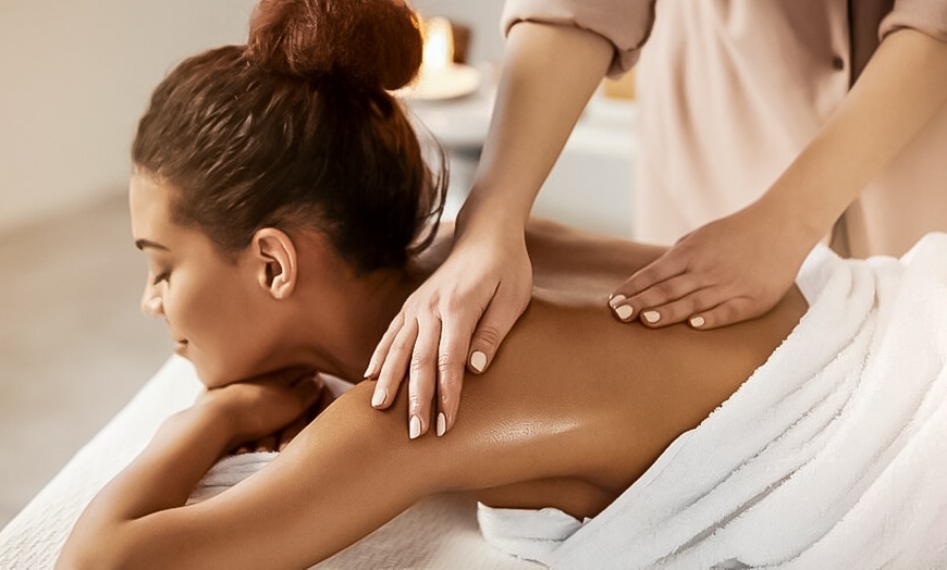 Image 4: 1 o 2 sesiones de rehidratación labios o microlifting facial para 1 