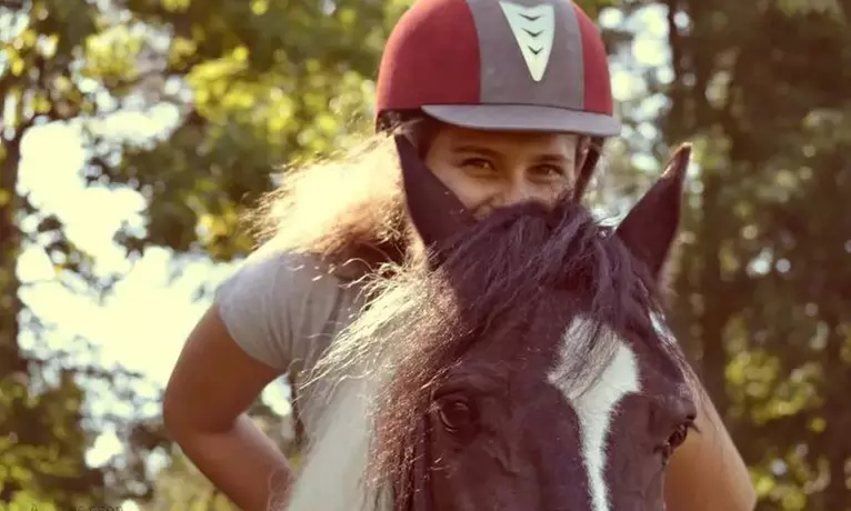 Nauka jazdy konnej dla dzieci i dorosłych w malowniczej scenerii