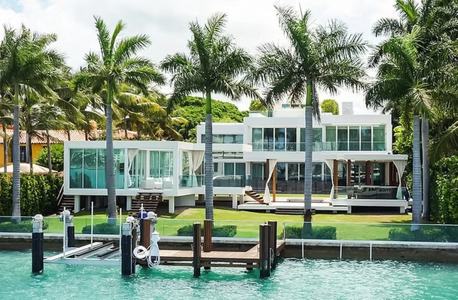 Discover Miami's Coastline with 75 Minute Miami Skyline & Coast Cruise