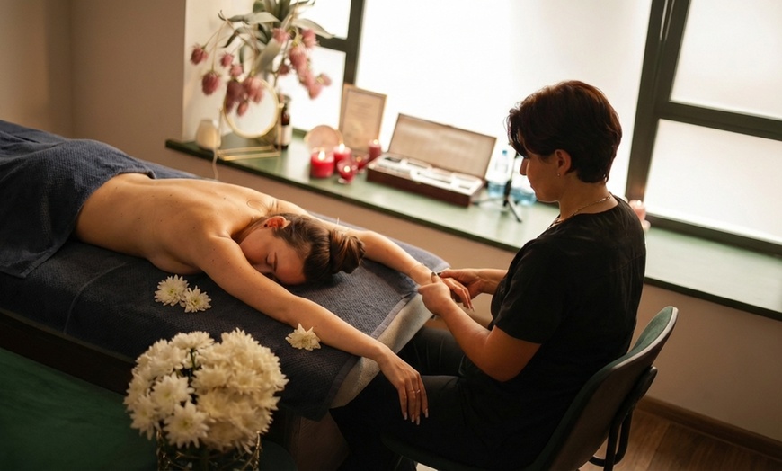 Image 3: Ciesz się masażem stóp i nóg, relaksacyjnym lub klasycznym