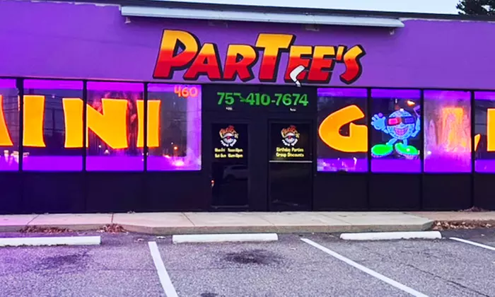 Glow-in-the-Dark 3D Minigolf – Chesapeake