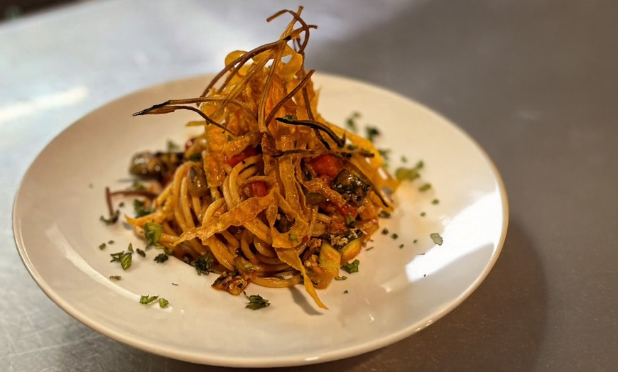 Image 4: Menú mediterráneo para 2 o 4 con opción a chuletón y botella de vino