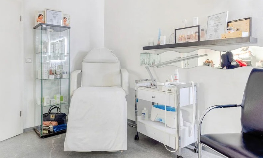 Image 5: 60 Min. Gesichtsbehandlung: Klassisch, Aqua Facial oder Dermabrasion