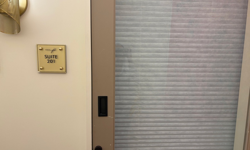 Image 5: 1, 3 or 5 Choice-of-Facials (Deep Cleansing, Acne or Sensitive Skin)