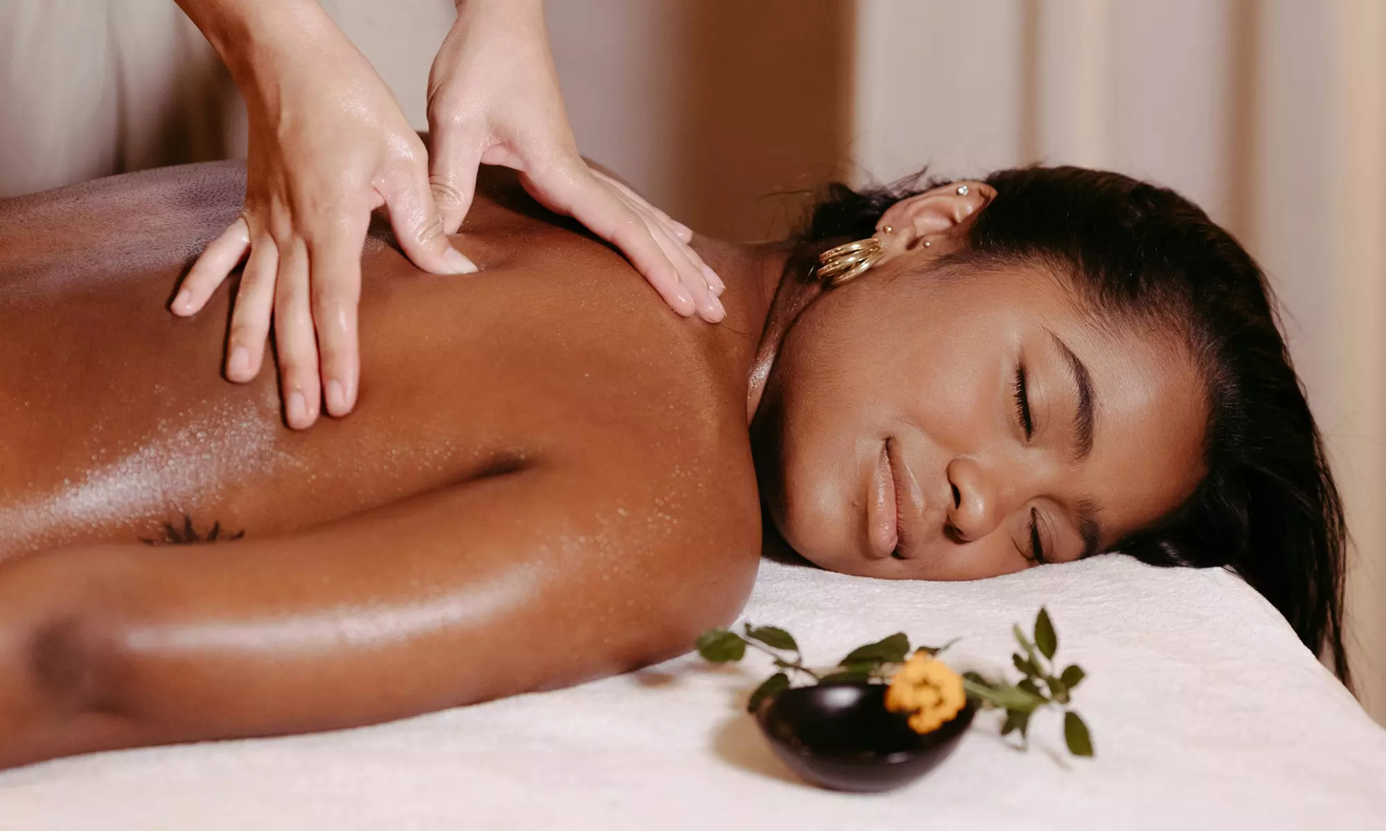 Réflexologie plantaire de 30 min ou modelage sur mesure de 1h avec Les Mains Magiques (jusqu'à 47% de remise) - Primary Image