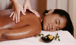 Réflexologie plantaire de 30 min ou modelage sur mesure de 1h avec Les Mains Magiques (jusqu'à 47% de remise)