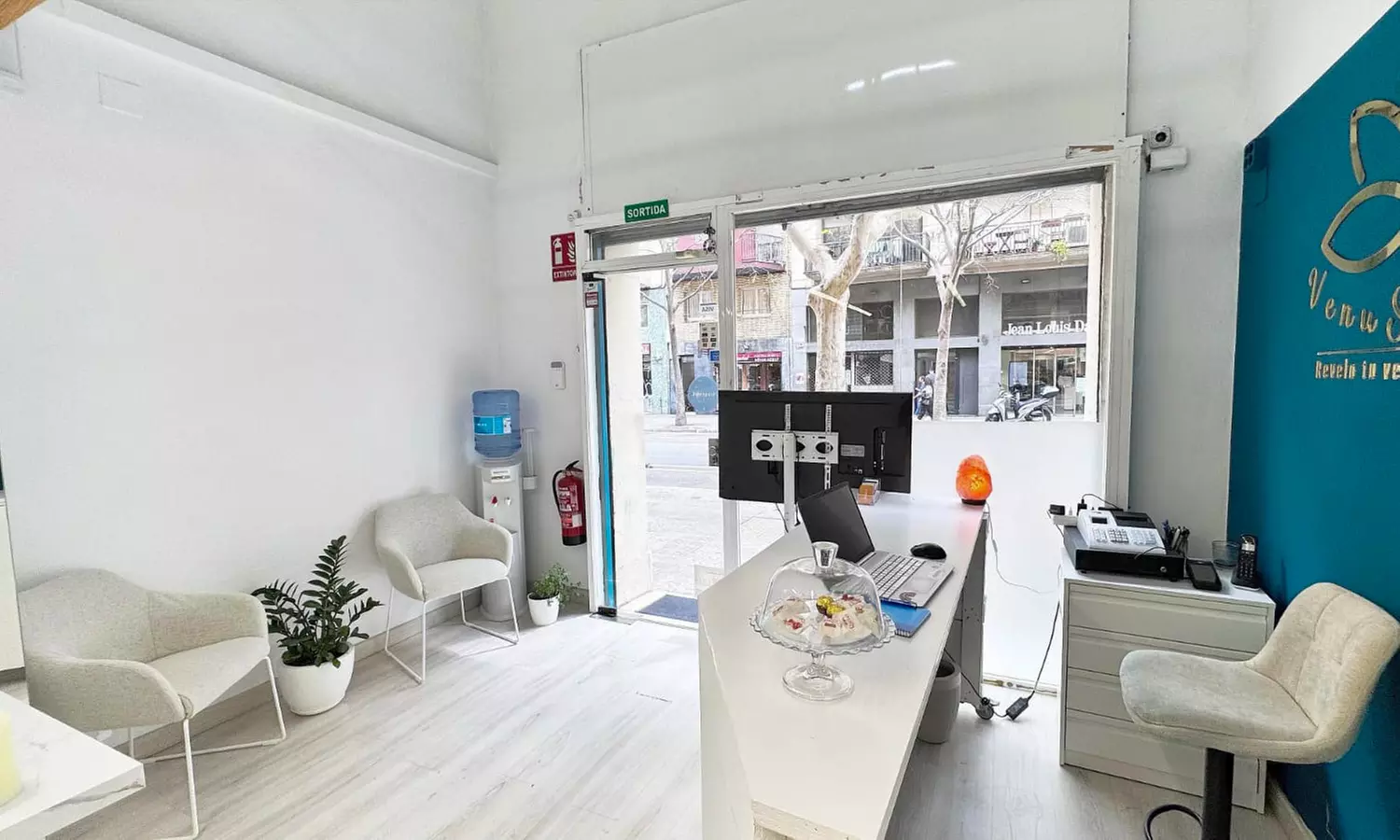 Redefine tu silueta con 2 o 4 sesiones de masaje drenaje linfático con radiofrecuencia  de 30 minutos para 1 persona - Second Medium