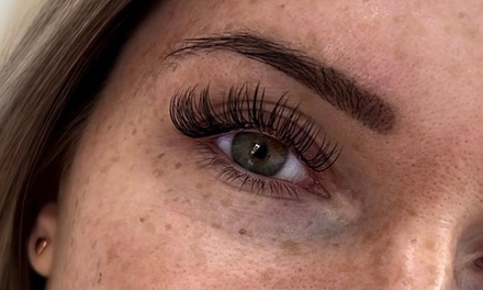 One Full Set of Classic Eyelash Extensions - GeoGlam