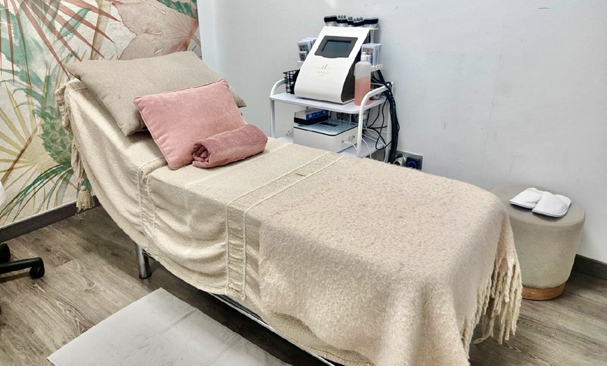 Image 2: 3 o 6 sesiones de radiofrecuenta y masaje con servicio extra a elegir