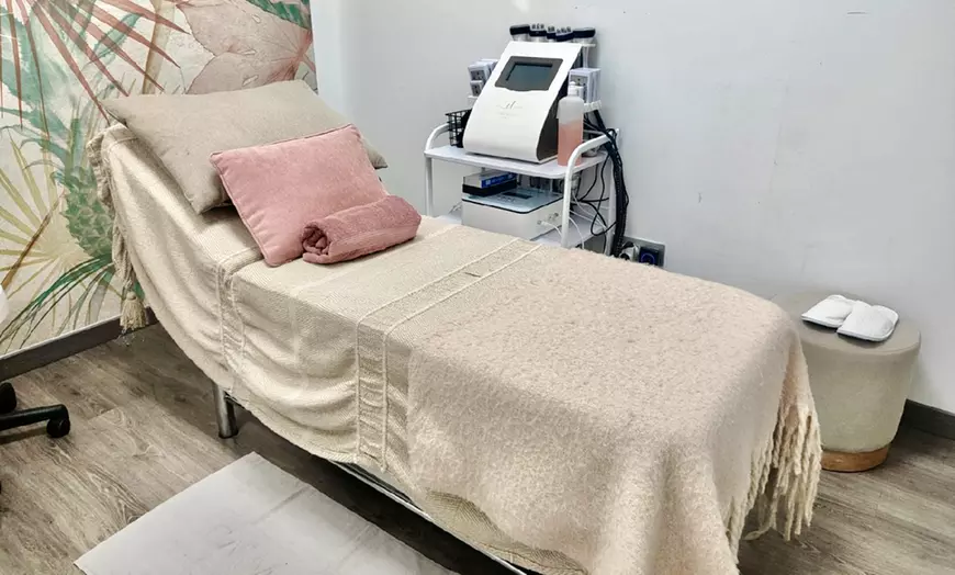 Image 2: 3 o 6 sesiones de radiofrecuenta y masaje con servicio extra a elegir