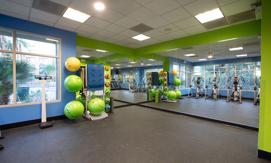 Image 15: Relax, unwind, and enjoy easy access to the Las Vegas Strip