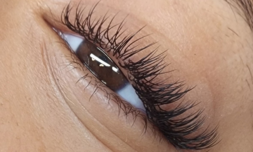 Image 3: Transform Your Look with Full Set of Classic Eyelash Extensions 