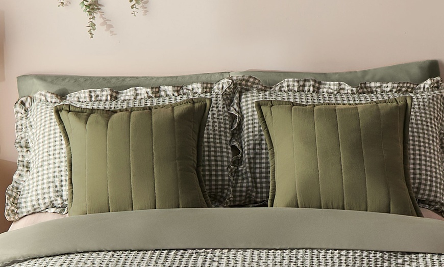 Image 13: Silentnight Supersoft Quilted Bedspread or Cushions