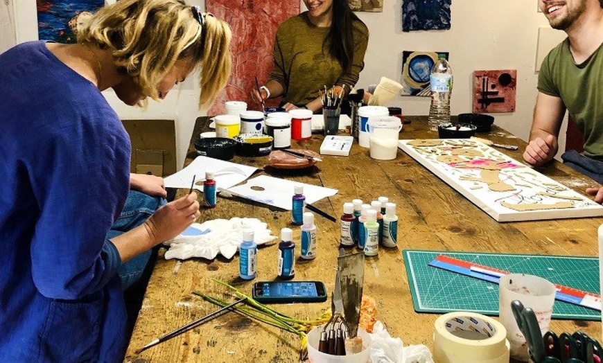 Image 9: Taller de pintura con 2 copas de vino para 1 o 2