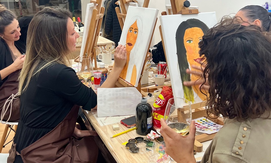 Image 4: Taller de lienzo libre con bebidas y picoteo para 1, 2 o 4 personas