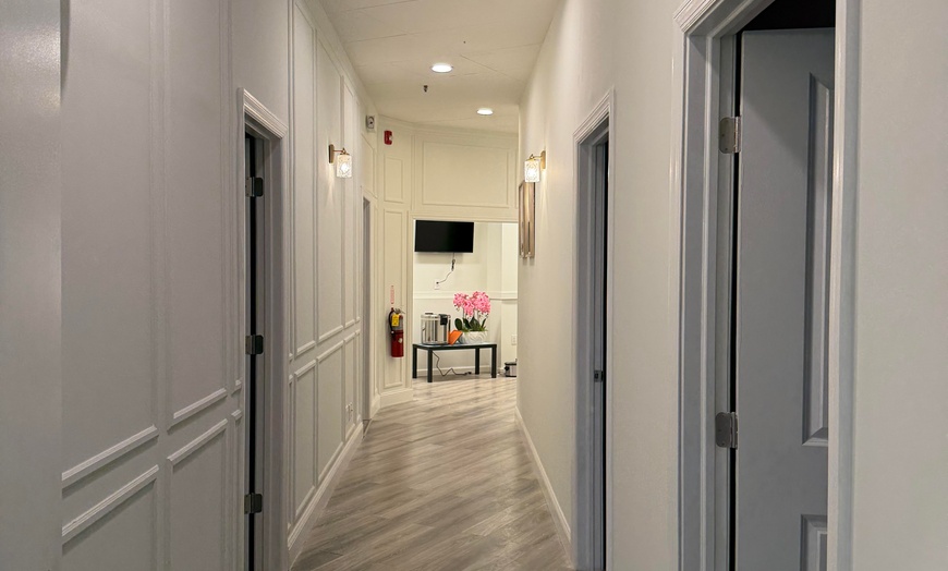Image 6: Unwind with One 60 or 90 Minute Couples Relaxation Massage