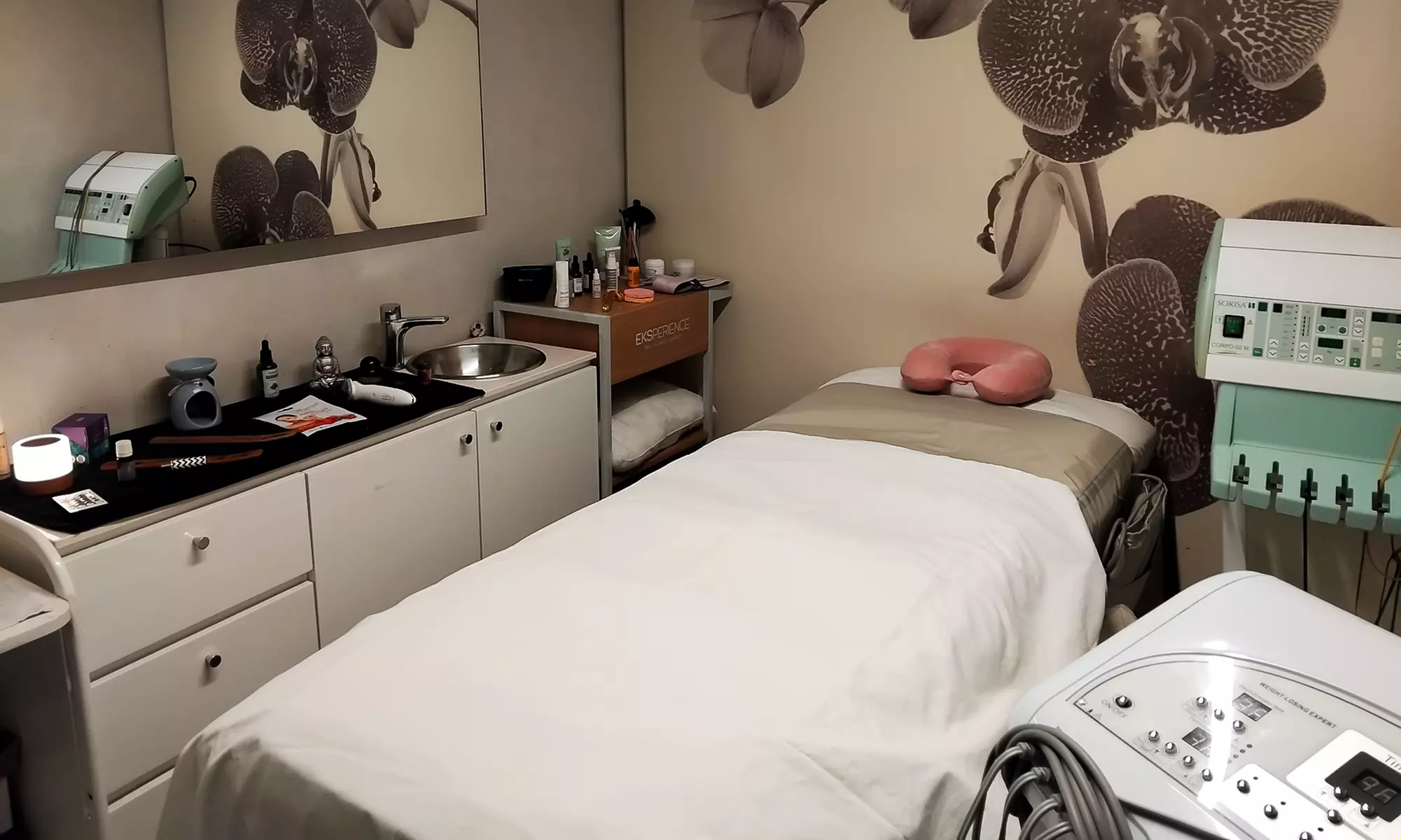 Sesión de limpieza facial completa o con radiofrecuencia y ácido hialurónico para una persona en Centro Estética Marta - Image 3