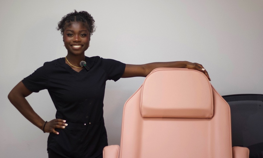 Image 2: Smooth Skin with One, Three, or Five Brazilian/Bikini Waxing Sessions