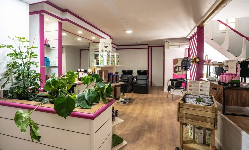 Image 2: Peluquería con lavado, hidratación, corte, secado y opción a color