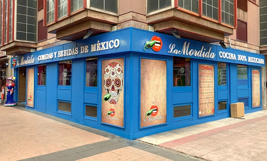 Image 15: Menú degustación mexicano con nachos, tacos y bebida para 2 personas 