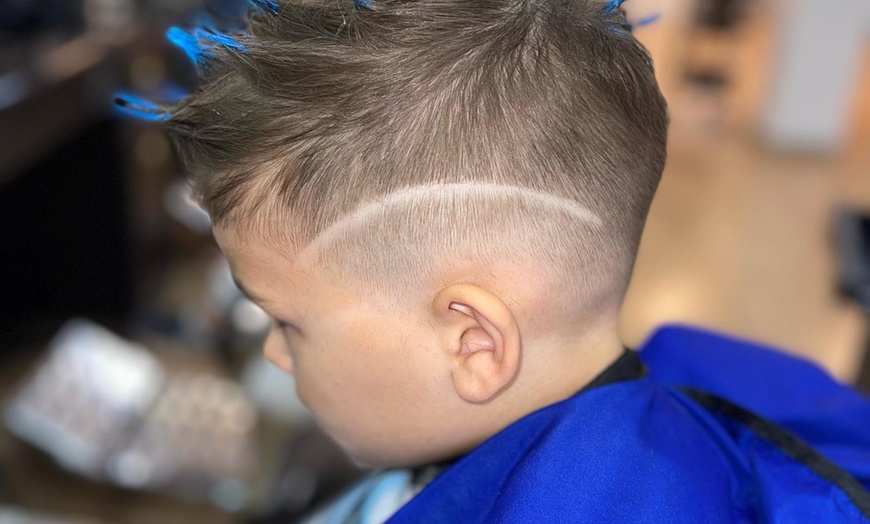 Image 3: Waschen, schneiden und föhnen für Jungen  - für 1 Person
