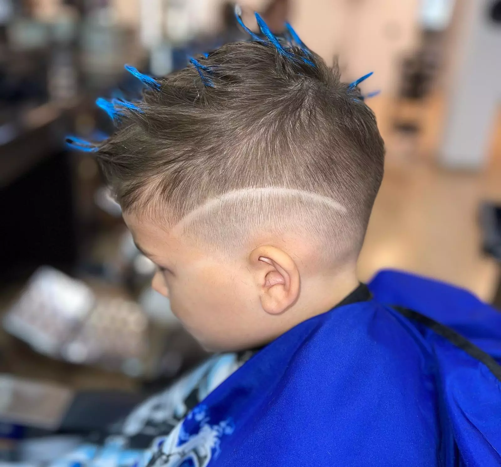 Waschen, schneiden und föhnen für Jungen  - für 1 Person