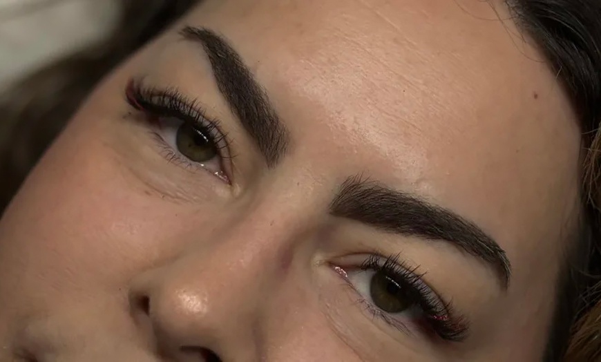 Image 2: Extension de cils, pose cils à cils ou volume russe