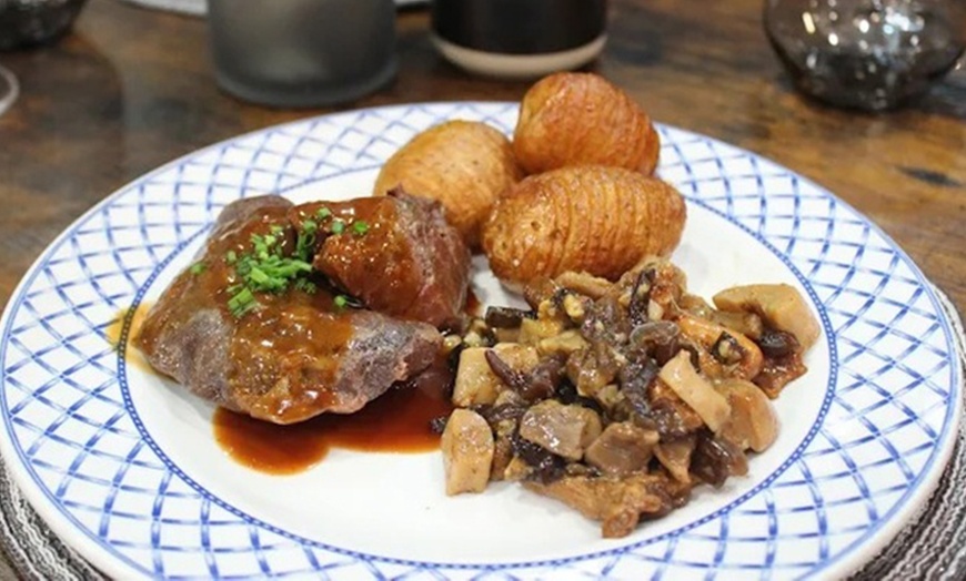 Image 8: Menú Numa con entrantes, principales, postres y bebidas incluidos 