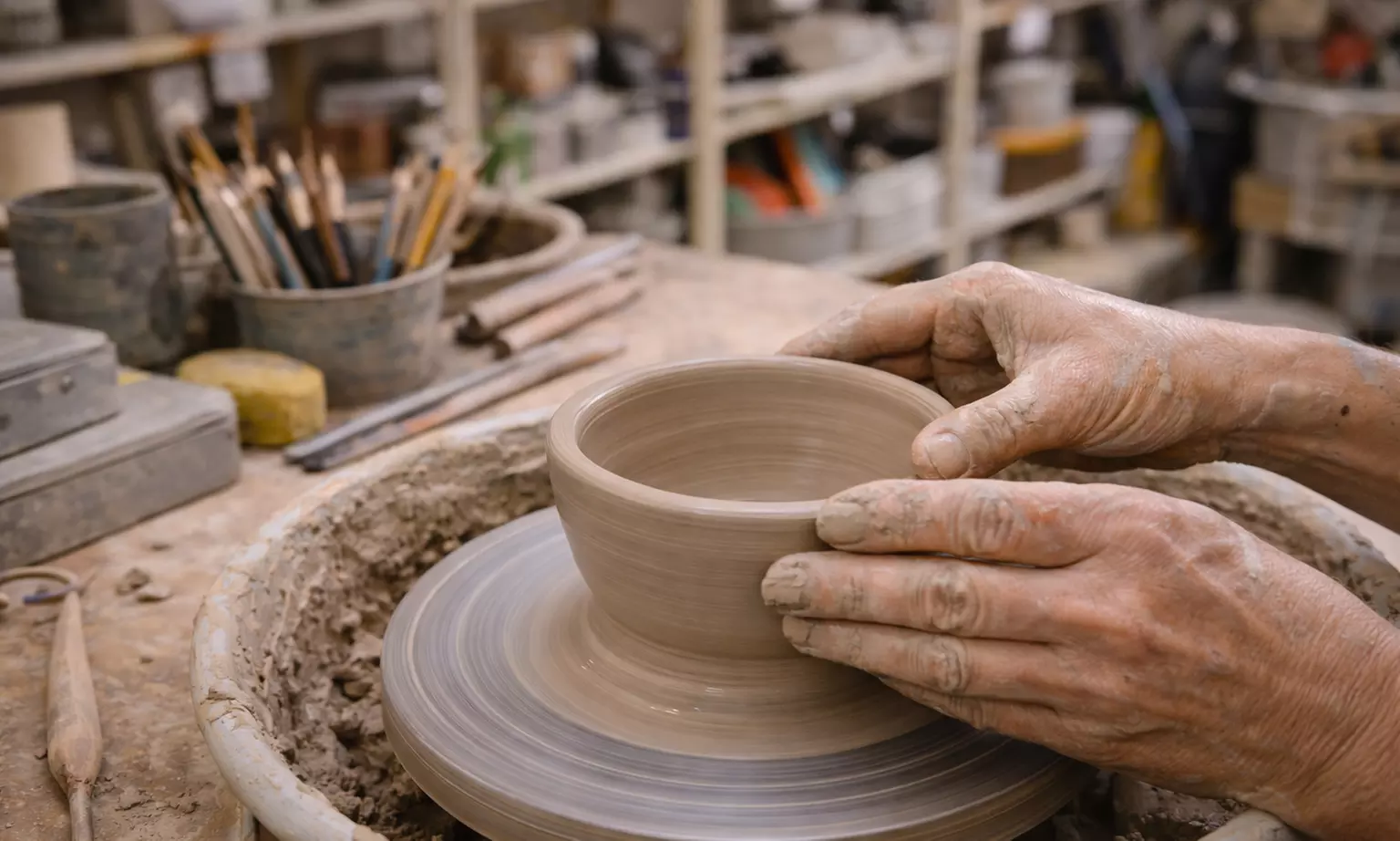 Taller de torno de 2 horas con decoración y esmaltado para 1 o 2 personas con hasta un 34% de descuento - Primary Image