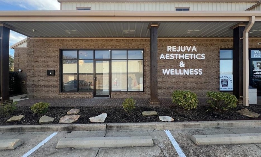 Image 1: Youthful Glow Awaits: 20 Units of Botox on One Area with Consultation