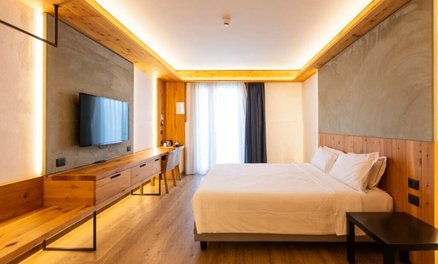 Image 7: Lago di Garda, Spiazzi: camera con colazione o mezza pensione per 2