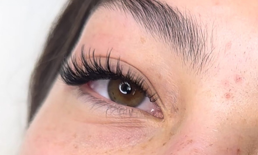 Image 2: Classic, Hybrid and Volume Lash Extensions
