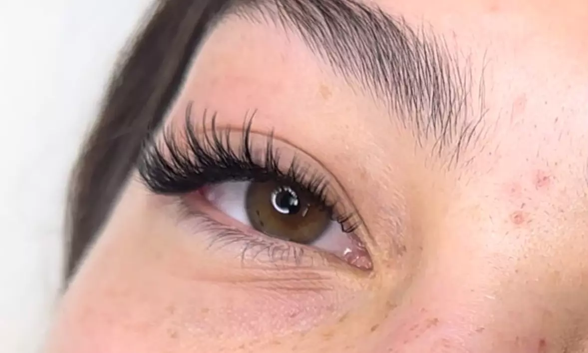 Classic, Hybrid and Volume Lash Extensions