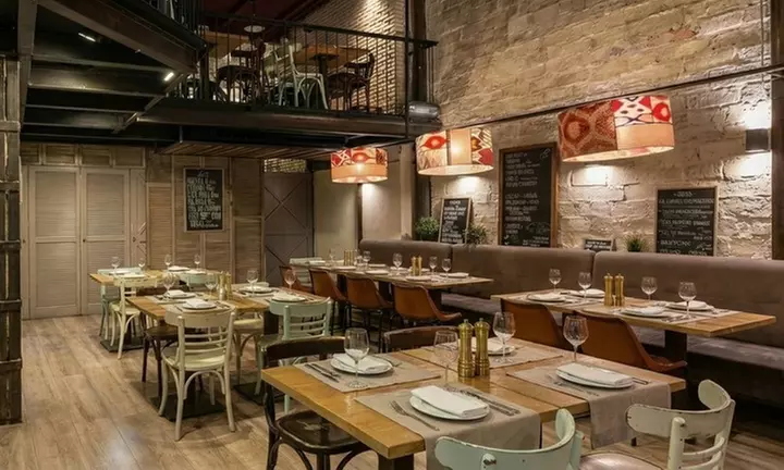 Menú Génova con entrante, principal, postre y bebida