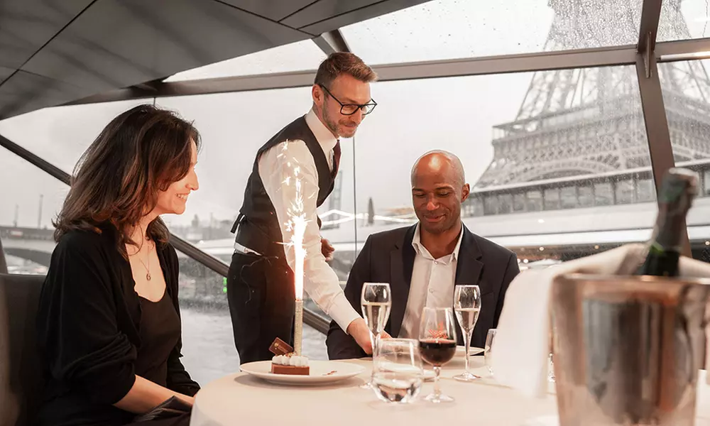 Déjeuner ou dîner croisière avec Bateaux Mouches