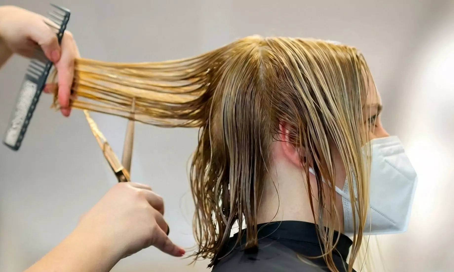 Peluquería con corte, color, mechas y tratamientos