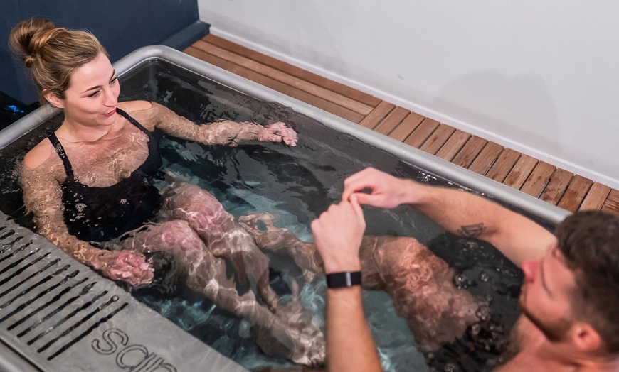 Image 2: Energieke ijsbad ervaring met ademcoaching: solo- of duo-sessie