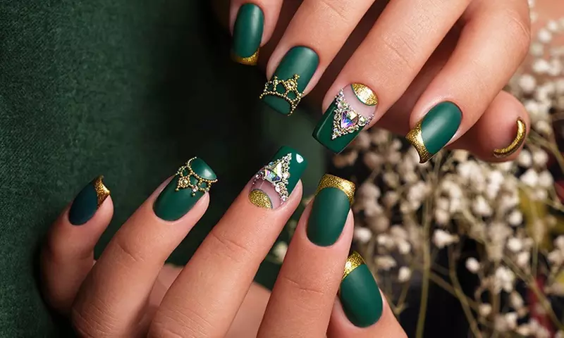 Sesión de manicura y/o pedicura con esmaltado normal o semipermanente