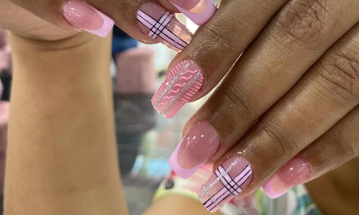 Manicura, pedicura o primera puesta de uñas de gel/acrílico y diseño